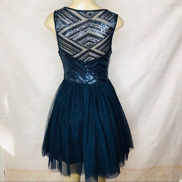 Tricia  navy blue v cut sequin dress - Picture 8 of 8
